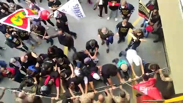 Servidores invadem Assembleia Legislativa durante votação da reforma da previdência