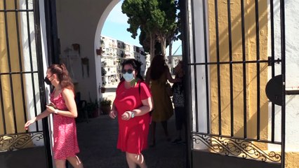 La reacción de Rosario Mohedano cuando se le pregunta por su visita a la tumba de Rocío Jurado