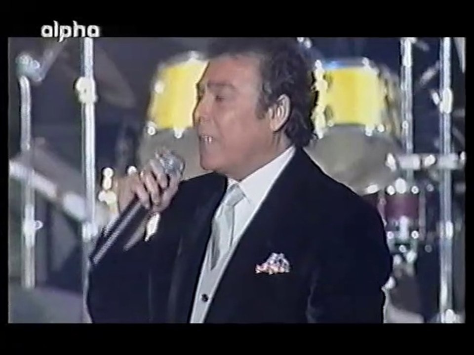 BLACK & WHITE -- MYRON __ ΤΟΛΗΣ ΒΟΣΚΟΠΟΥΛΟΣ '''Η ΑΓΑΠΗ ΟΛΑ ΤΑ ΜΠΟΡΕΙ''' --