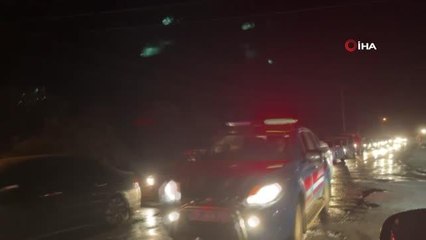 Boşaltılan Ören'de uzun araç kuyrukları oluştu