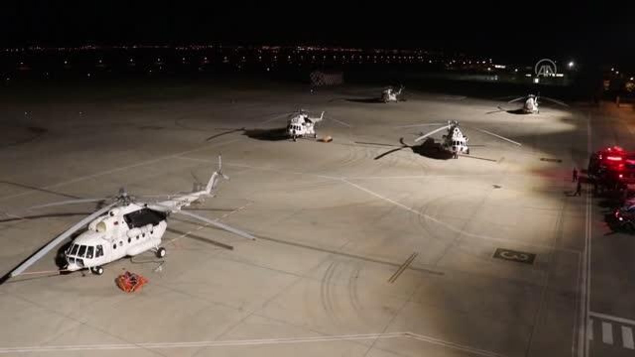 Havalimanı'na gelen 5 yangın helikopteri alevlere müdahale için hazırlıklara başladı