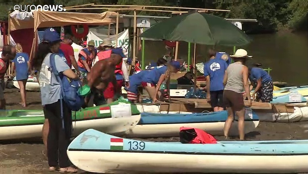 Müllsammeln spielerisch: Unterwegs auf Booten Marke Eigenbau