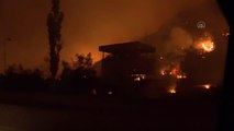 Kemerköy Termik Santrali'nin bahçesine ulaşan yangının ana binaya sıçramaması için uğraş veriliyor