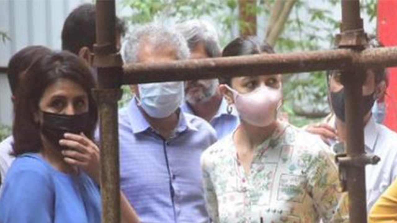 Boyfriend Ranbir Kapoor की माँ Neetu Kapoor से मिली Alia Bhatt हुआ ये, Check Out | FilmiBeat