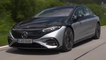 The new Mercedes-Benz EQS 580 4MATIC in Silver Black Driving Video