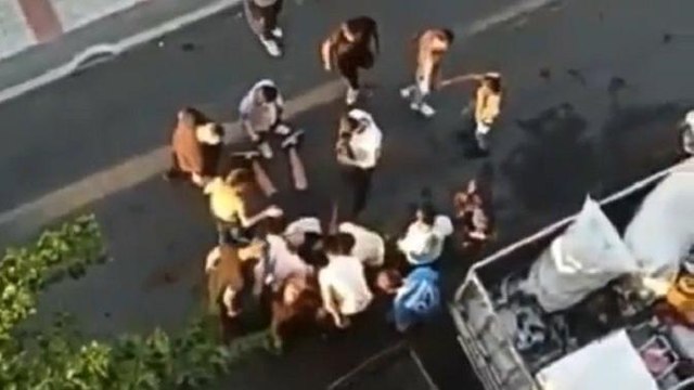 Bağcılar'da çocukların kavgasına büyükler karıştı