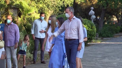 Los Reyes, junto a sus dos hijas, visitan el Paraje Natural de la Sierra de Tramontana