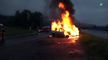 Auto stand in Inzing in Vollbrand: Lenker konnte sich rechtzeitig retten