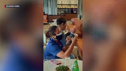 Hidilyn Diaz cheers for Philippine boxer Carlo Paalam