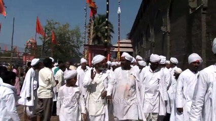 People in traditional costume during Shri Siddheshwar Maharaj Yatra