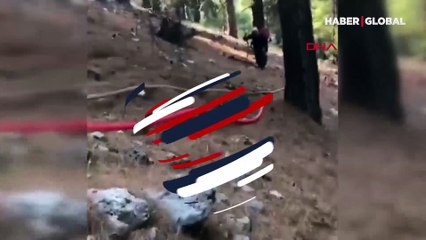 Yangınla mücadele eden ekiplere yaşlı kadın sırtında erzak taşıdı