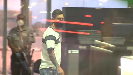 Messi llega a Barcelona con la renovación en el horizonte