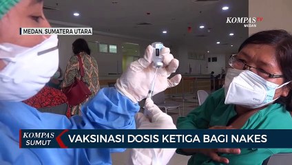 Télécharger la video: Vaksinasi Covid-19 Dosis Ketiga Bagi Nakes di Rumah Sakit Umum Pusat Haji Adam Malik Kota Medan