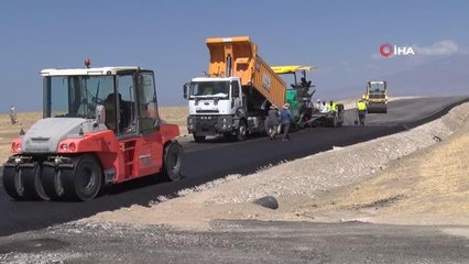 Mollakasım-Ayanıs yolu göz kamaştırıyor