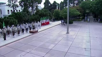 İran'ın 8. Cumhurbaşkanı Reisi yemin ederek resmen görevine başladı (1)