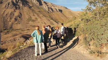 Hastalar Nemrut Dağı'ndaki buhar bacalarında şifa arıyor