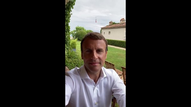 Emmanuel Macron: La santé est une chose trop sérieuse pour la laisser à des fausses rumeurs, à des fausses informations