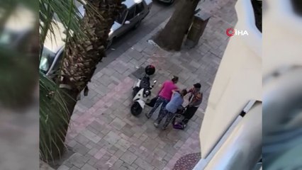 Denizli'de yürek burkan görüntüler kamerada... Engelli adamı tokatlayarak yere devirdi