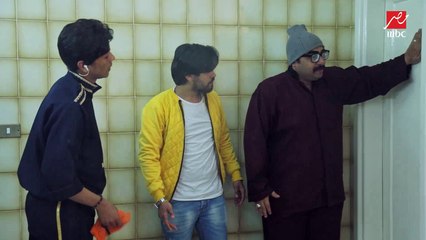 هو الشطاف شغال؟ ...شوف مقلب محمد ثروت في الحمام!