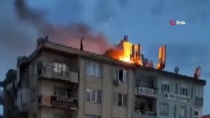 Kahramanmaraş'ta binadaki çatı yangın korkuttu