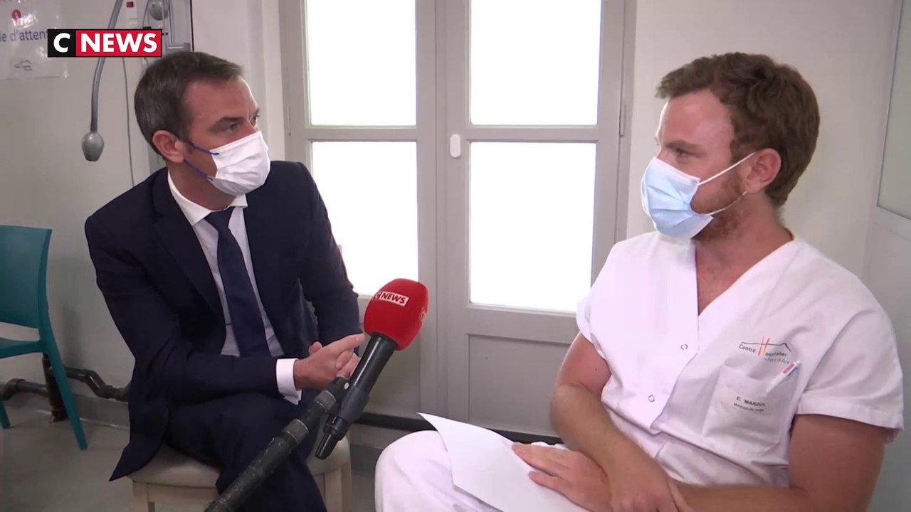 Olivier Véran en visite au centre hospitalier d'Aix-en-Provence