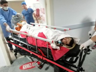 Otomobilin çarptığı motosiklet sürücüsü ağır yaralandı