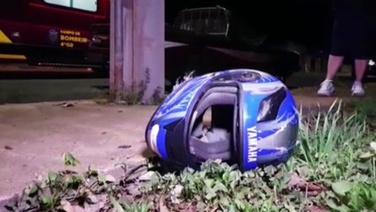 Logan invade imóvel em acidente de trânsito na Rua Cuiabá, no Ciro Nardi; Motociclista sofreu ferimentos graves