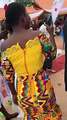 Lors de son mariage, elle refuse d'embrasser son homme