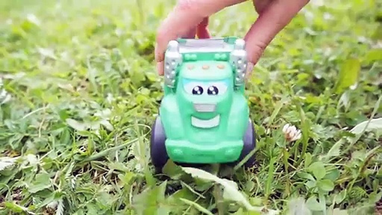 Chuck und Rowdy - Chuck fliegt mit dem Hubschrauber - Spielzeug Abenteuer für Kinder