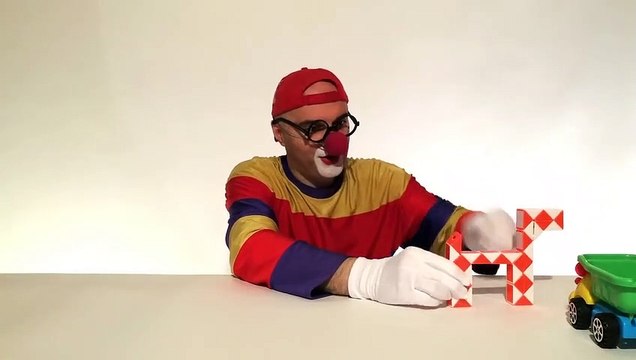 Dima der lustige Clown und der kleine bunte Lastwagen Video für Kinder