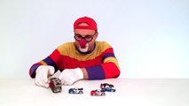 Dima der lustige Clown! Hilfe von einem Autotransporter! Video für Kinder