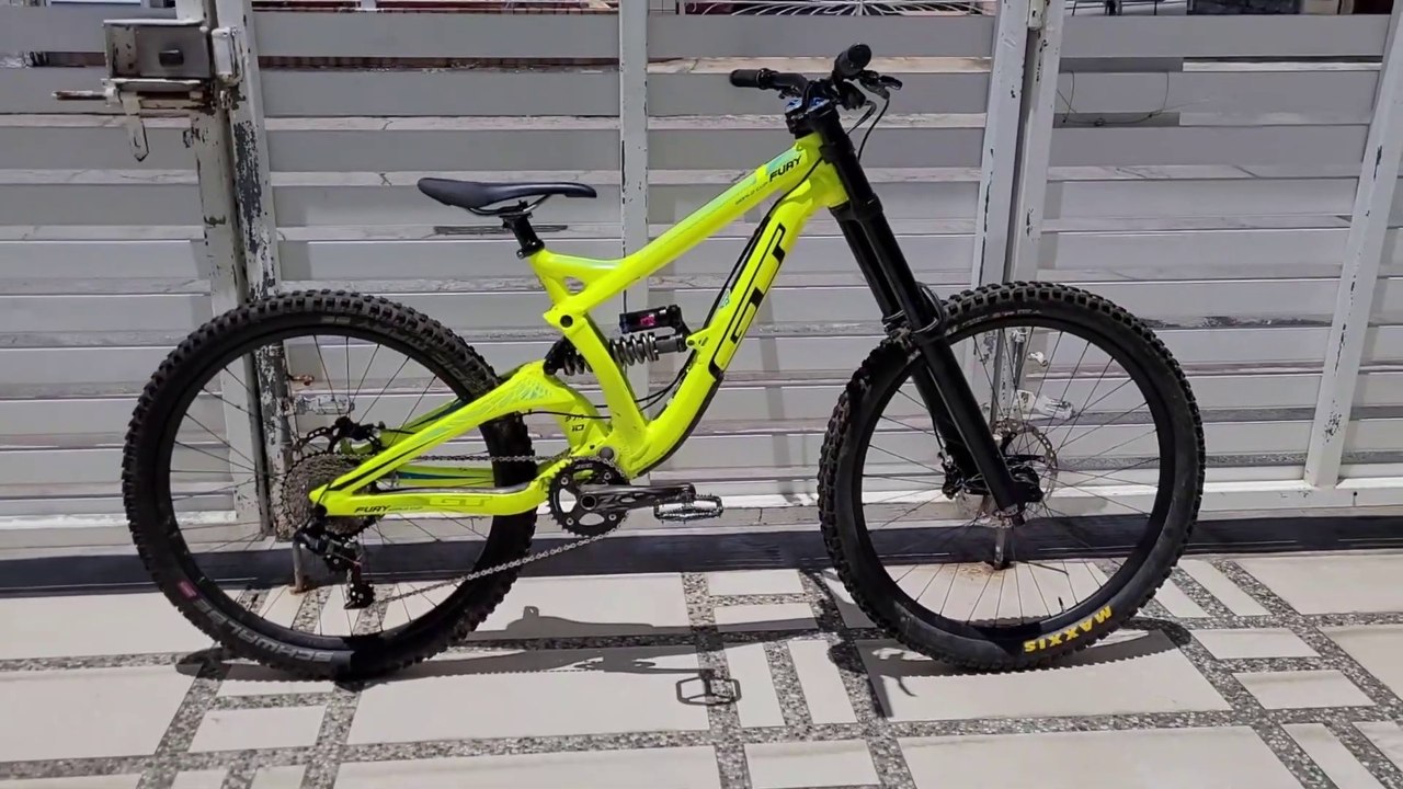 How to improve the LOOK & FEEL of your Mountain Bike. | GT Fury World Cup (ENLUN Tuning™)