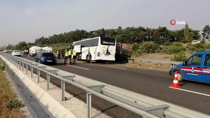 Manisa'da otobüs tıra çarptı: 9 ölü, 30 yaralı
