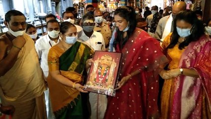 Sindhu offer prayers & seek blessings from Maa Kanak Durga