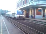 Arrivée et départ d'un X76500 en gare de Bernay