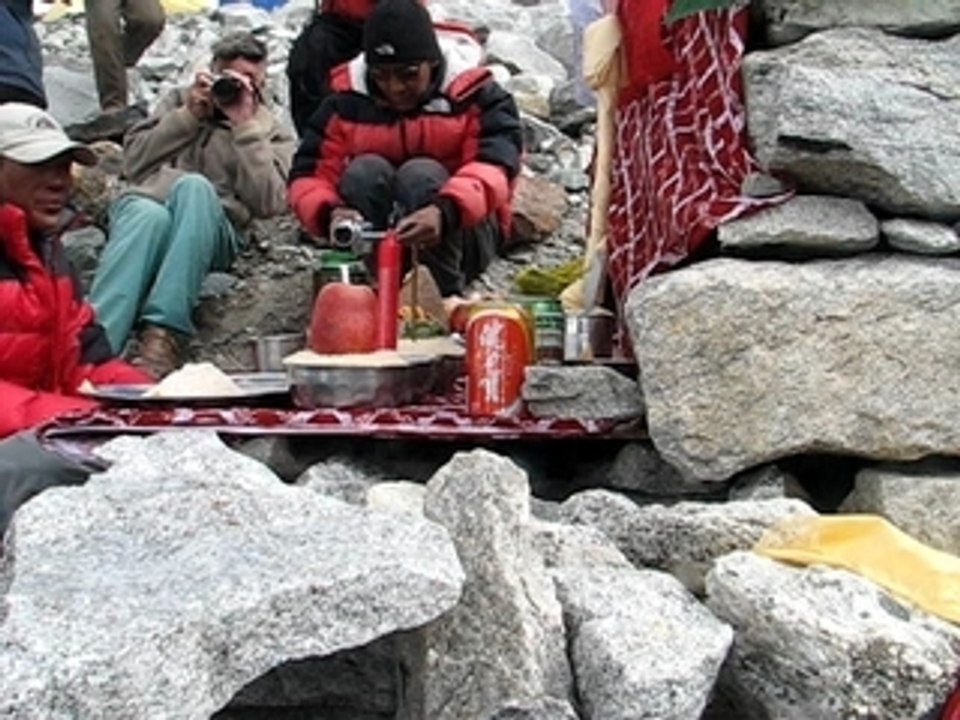 Puja au camp de base