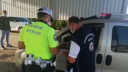 OSMANİYE'DE, HAFİF TİCARİ ARAÇTA 6 KAÇAK GÖÇMEN YAKALANDI