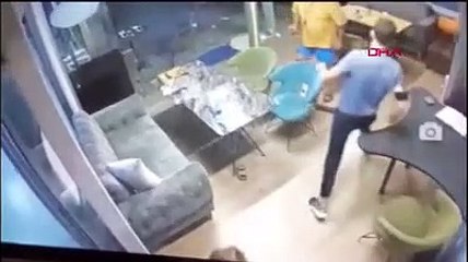 15. kattan mermer parçası düştü! Yemek yiyorlardı…