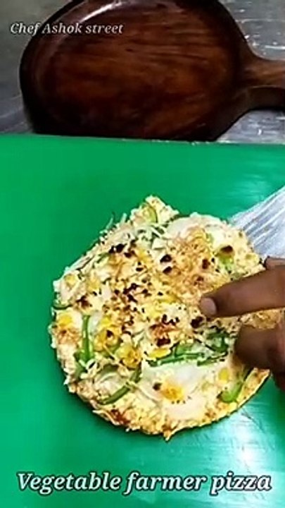 Pizza. Cheese pizza. Veg pizza.