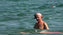 72'lik delikanlı Karadeniz'i kulaçlıyor