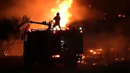 Chamas ganham força na Grécia