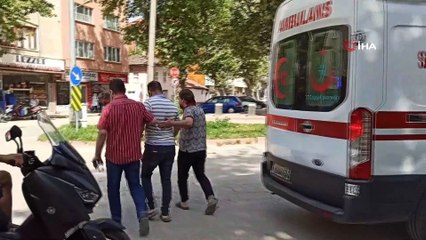 Camide korku dolu anlar...Kontrolden çıkan minibüs, cami avlusuna daldı