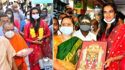 PV Sindhu Visits Kanaka Durga Temple దుర్గమ్మ ఆశీస్సుల తోనే.. | Olympics || Oneindia Telugu