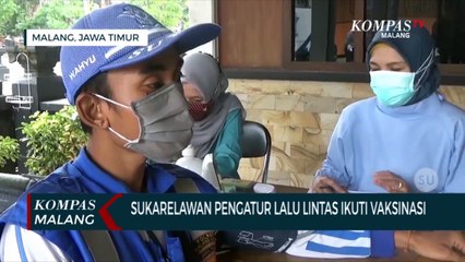 Sukarelawan Pengatur Lalu Lintas di Kota Malang Ikuti Vaksinasi