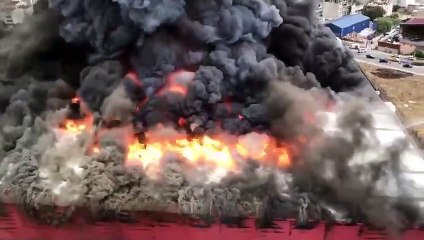 Esenyurt'ta fabrika deposunda yangın