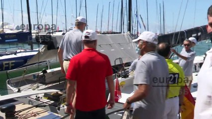 El rey Felipe VI comienza una nueva jornada de regatas en la Copa del Rey MAPFRE