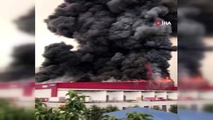 Esenyurt'ta lojistik deposunda çok büyük yangın