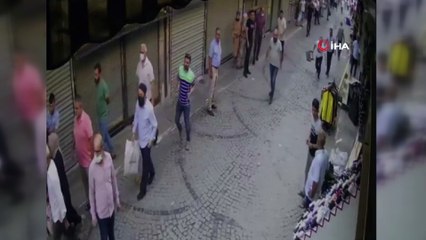 Beyazıt'ta esnaf kavgasında sopa ve tabureler havada uçuştu