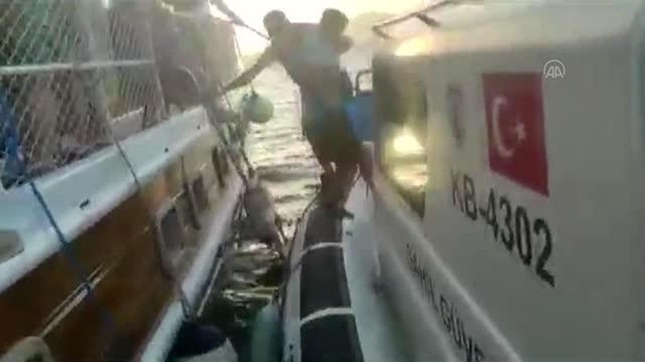 Son dakika haber! Sahil Güvenlik Komutanlığı, 8 bin 326 kişiyi yangın bölgelerinden tahliye etti