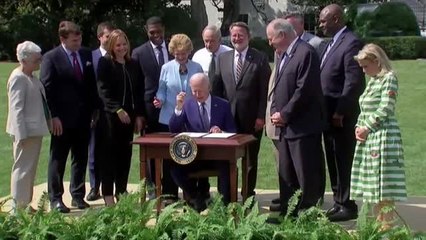 Download Video: Biden firma a favor de que en 2030 el 50% de los vehículos sean eléctricos